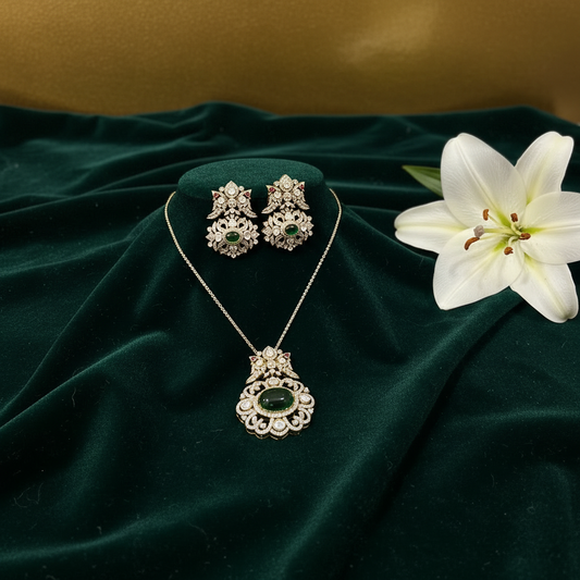 Emerald set with gold background