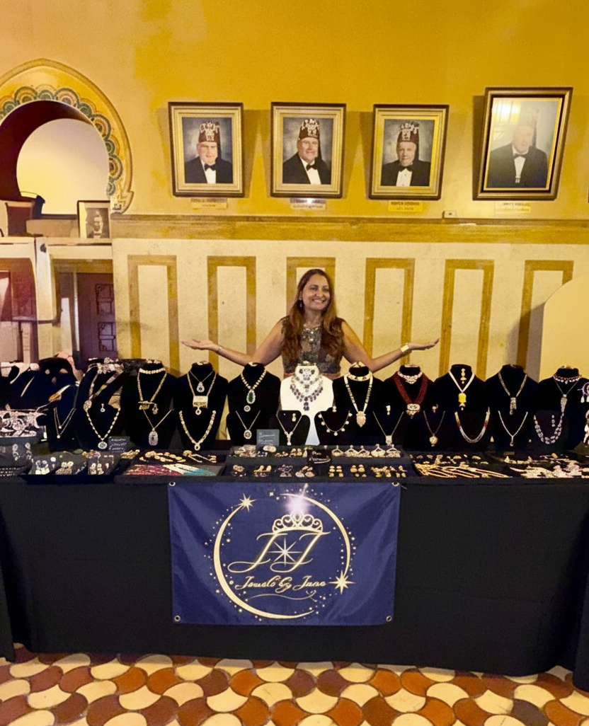 Jewels by Jana booth with smooth banner